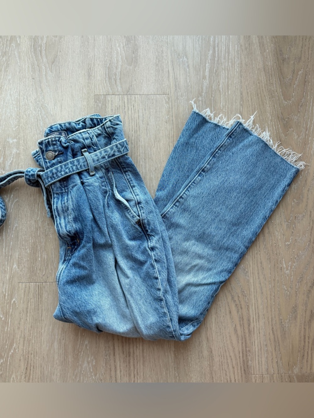 Abercrombie ankle length mom jeans